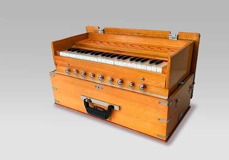 BINA NO.23B DX. 3½ OCTAVES PORTABLE - Natural - 9 stops - BINA Harmonium - Diagonal